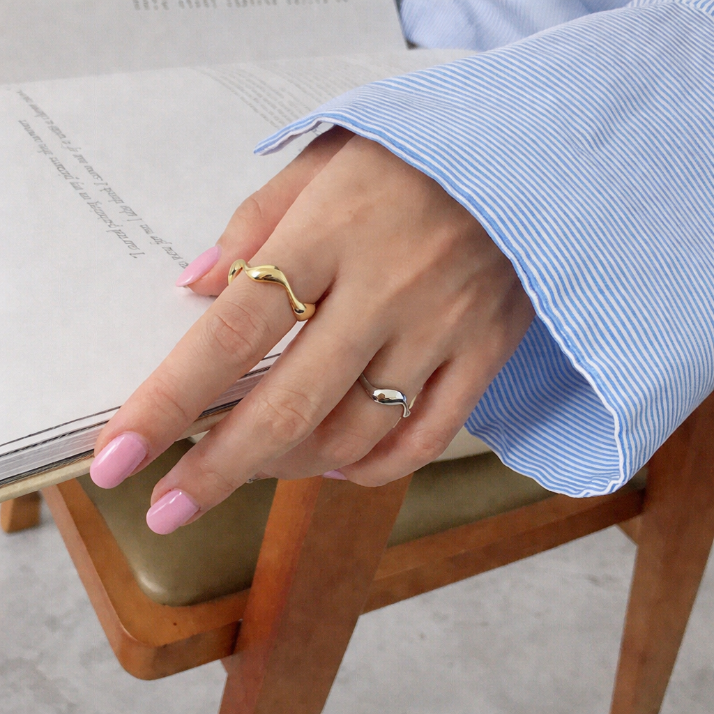 Bague ondulée minimaliste ajustable – Argent 925